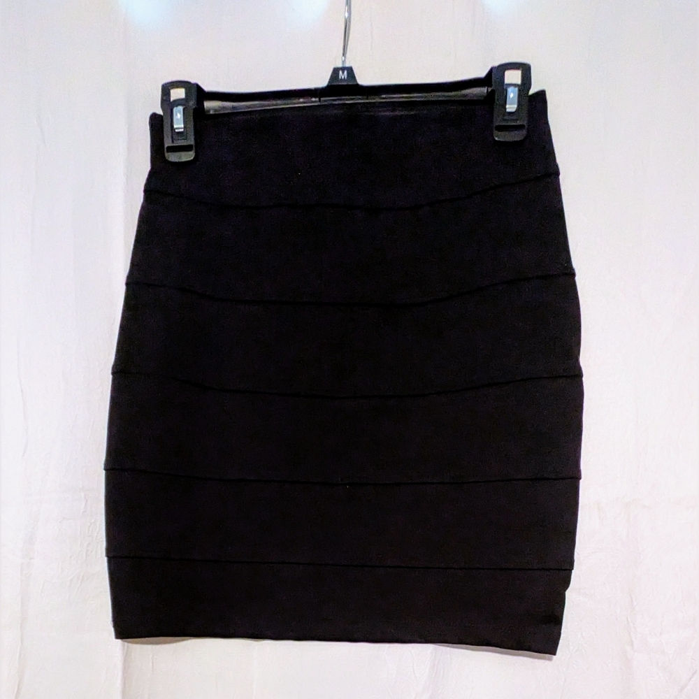 Skirt Elegant Women's Black Skirt Basic House Size Small 17" Length 26" Waist